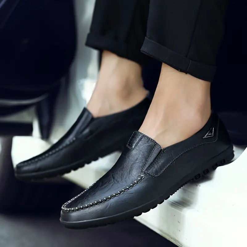 chaussure en cuire de vache elegante et moderne